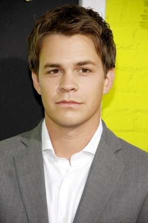 Next photo of Johnny Simmons